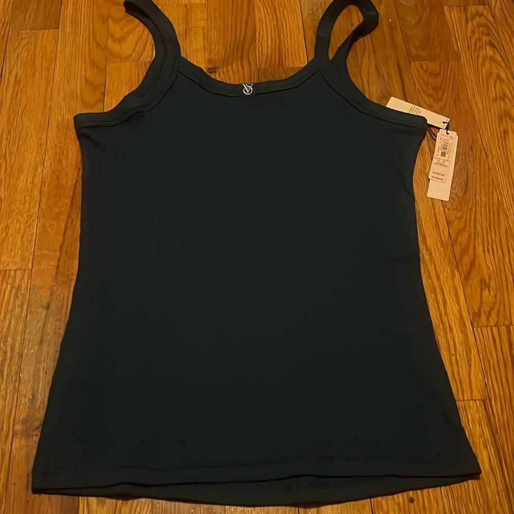 sleeveless top